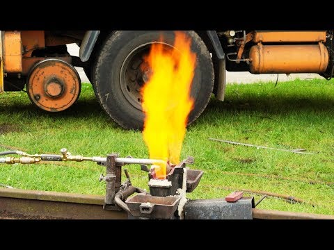 Thermit-Schweißen einer Eisenbahnschiene