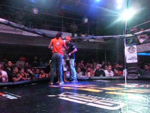 Pelea de Bryan Perez hooligans