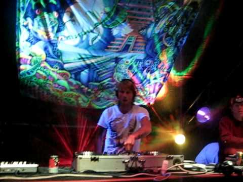 SynSUN Live (Bliss Vs Dickster - Blisster (Remix)) @ Nova's Incident X, Vielsalm 2011