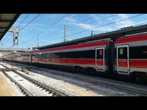 Frecciargento 8828 Lecce-Venezia S. Lucia in veste di nuova livrea ETR-700 in arrivo a Bari centrale