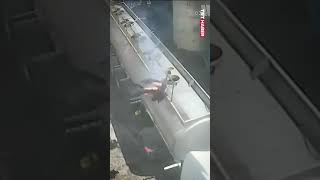 Gaziantep’te temizlik için tanker kapağını açan işçi, patlamanın etkisiyle havay