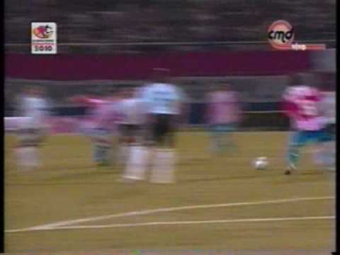 eliminatorias sudafrica 2010   Paraguay 1 Argentina 0