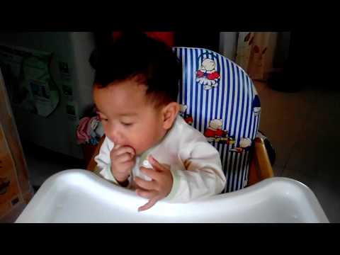 Baby-led weaning: Azmina 8mos eats pancake