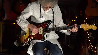 Video thumbnail for 1960 Fender Jazzmaster by Capsule Music