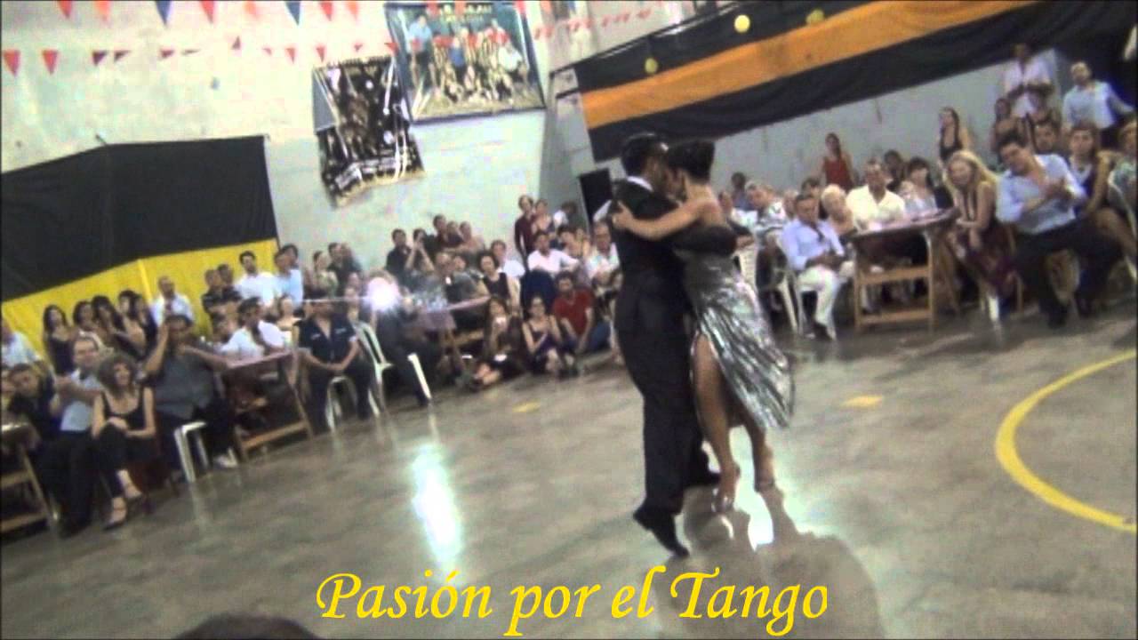 CLARISA ARAGÓN y JONATHAN SAAVEDRA Bailando el Tango MANDRIA en la MILONGA del MORAN
