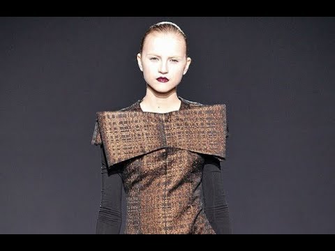 BRUNO PIETERS Fall 2009/2010 Paris - Fashion Channel