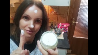 Crema antiarrugas con base de  aceite de oliva virgen extra. Un cuidado de lujo para el cutis.