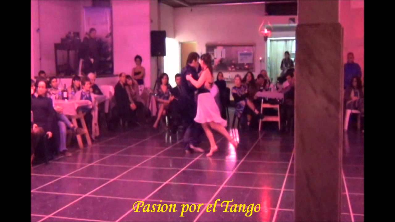 VIRGINIA CUTILLO y JOSE HALFON bailando el tango FUERON TRES AÑOS en FLOREAL MILONGA