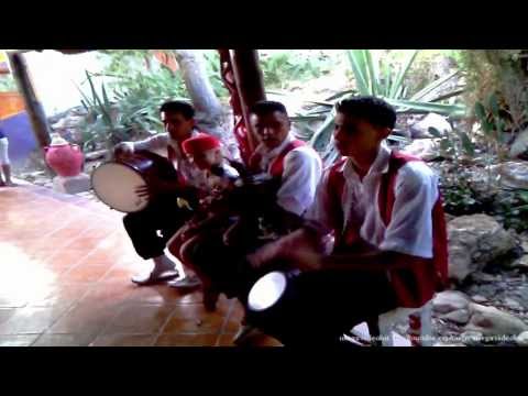 Folk music of Tunisia before the Zulus show. Музыка Туниса перед шоу зулусов.