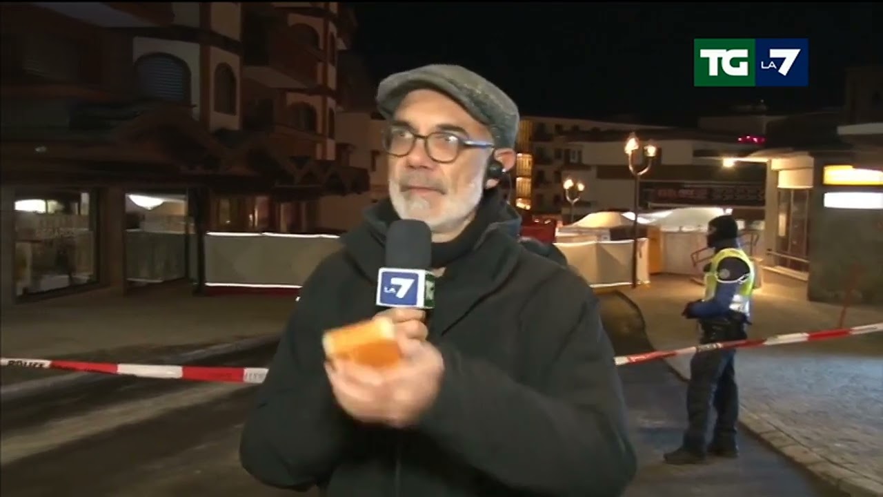 Tragedia di Crans Montana, l'inviato del TGLA7 si commuove in diretta dando la notizia non ...
