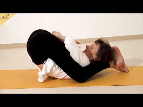 Schlafstellung des Yogi mit Namaste Mudra vor der Brust - Yoga Nidrasana Variation -YogaAsanaLexikon