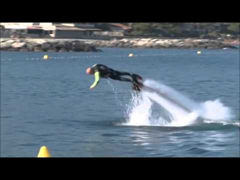 Vincent Lagaf' en Flyboard à Cavalaire : un vrai poisson volant !