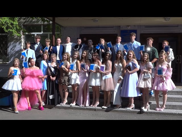 На этой неделе в Ангарске проходят торжественные церемонии вручения аттестатов