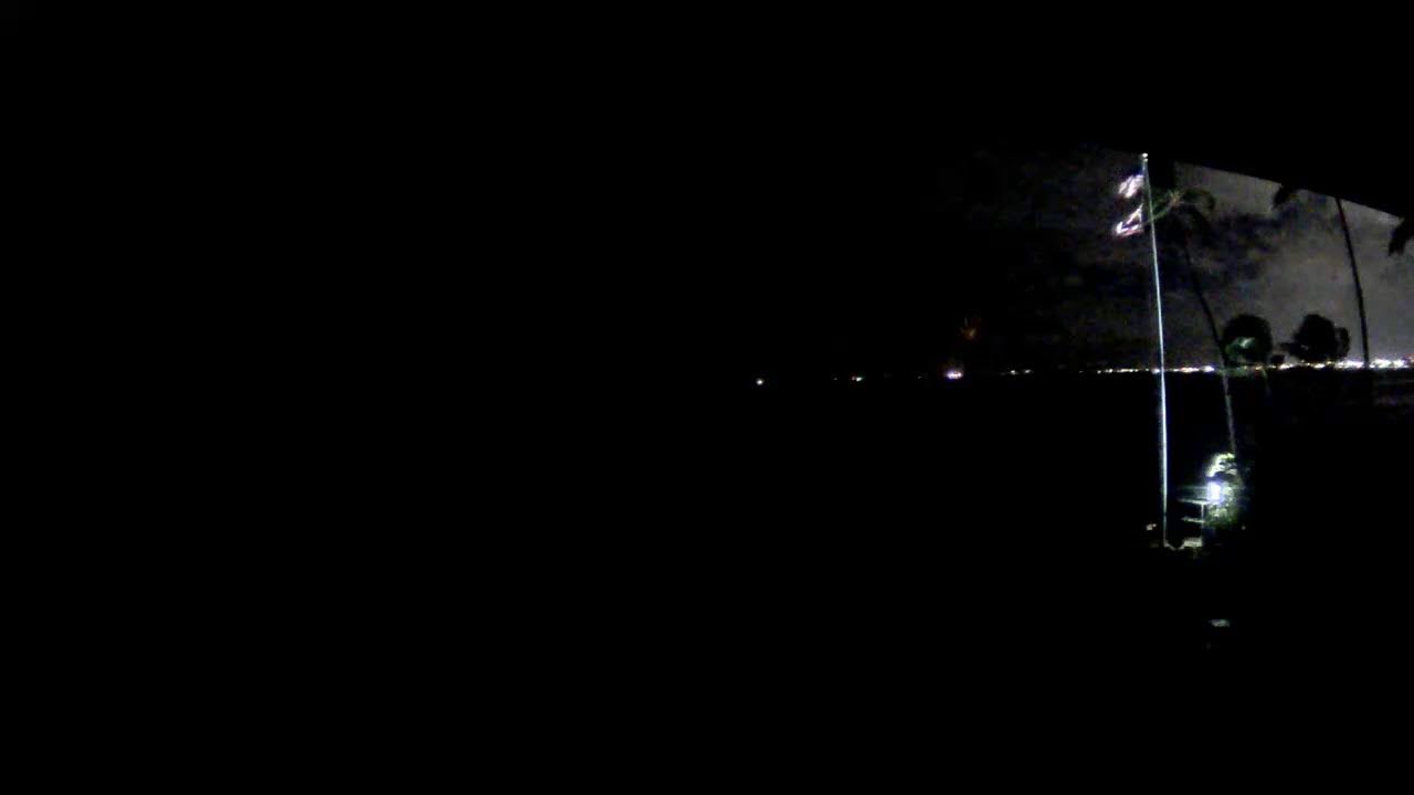 Live webcam view of Webcam Shaka de Kaimana Beach