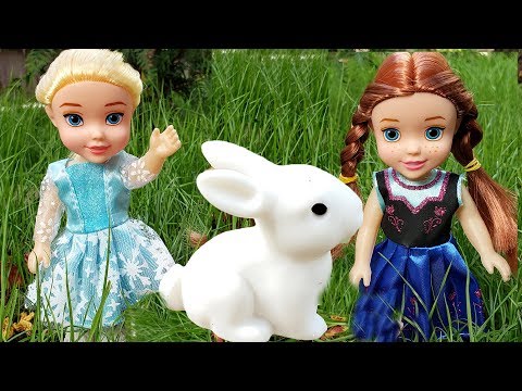 Elsa and Anna toddlers bring home their class pet