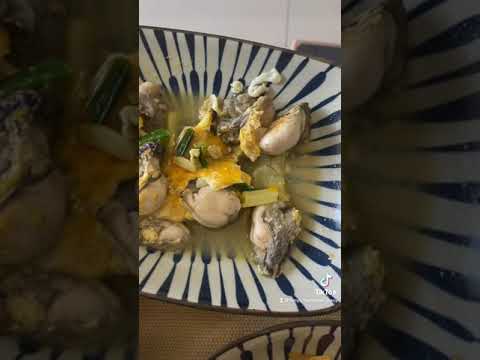 我媽給我吃這麼大的蚵仔 晚上是要我交功課嗎🤣 #fashionecstasy #時尚高潮 #殘編 #taiwanfood #fyp #我要上推薦 #viral