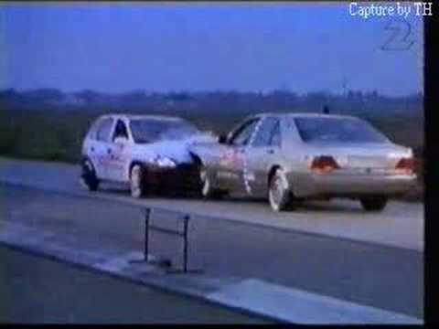 Merc S-Classe W140 vs Opel Corsa (Crashtest)