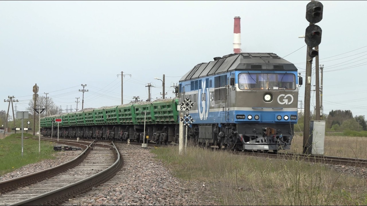 Тепловоз ТЭП70-0320 с думпкарами / TEP70-0320 with dumpcars at 4. km blockpost