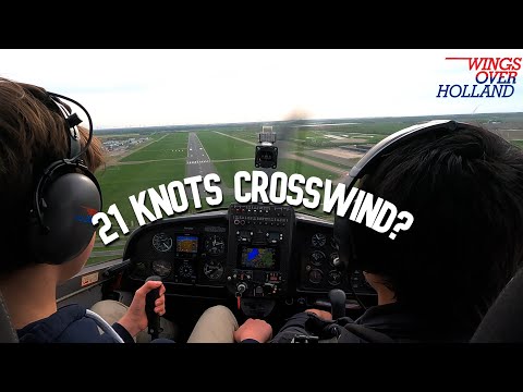 Epic 21kts Crosswind Landing at Lelystad Airport! PH-USH DV20 Katana