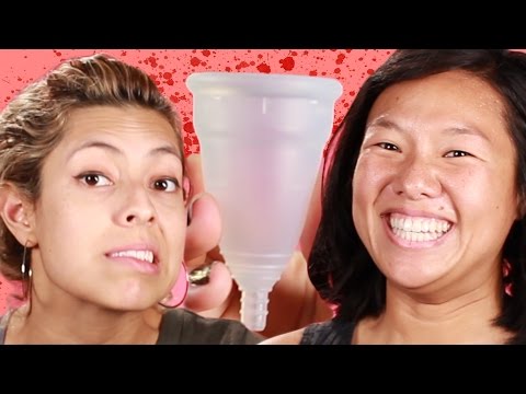 女性が月経カップを試す (Women Try Menstrual Cups)