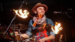 Sultans of String - A Heart Does What It Does