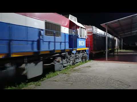 Gt- 22 (9030) con un Tren Cargado de N.C.A a su paso por "Estación Beltrán" en plena noche 🚂🌃🇦🇷