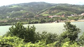 preview picture of video 'Pela Marginal do Douro - da aldeia de Barco à Régua'