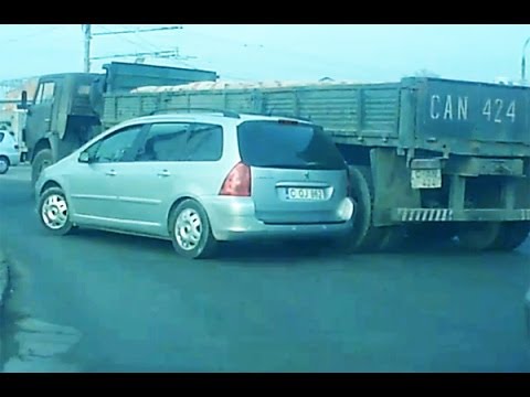 Accident Chisinau Calea Mosilor vs Doina vs Petricani (27 декабря 2013) HD