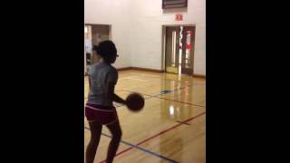 preview picture of video 'Janayshia Brown has a crazy jump shot at 10'