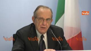 Padoan smentisce Juncker: "Per i migranti l'Italia spende molto di più da molto prima"