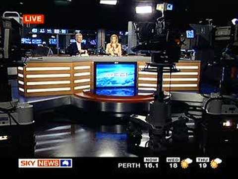SKY NEWS Australia Babe Caught Applying Lippy 15-08-2007