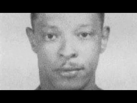 MEDAL OF HONOR RECIPIENT LT JOHN ROBERT FOX