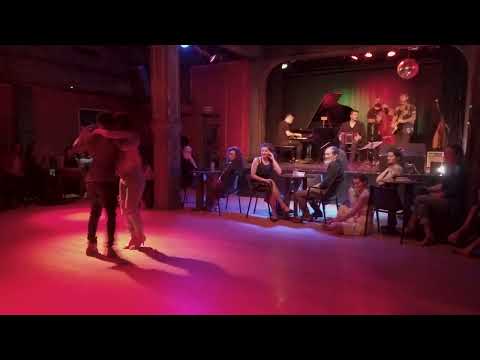Cecilia Garcia y Serkan Gokcesu - El Cachivache Tango - Soñemos - Exhibición en La Comedia Milonga