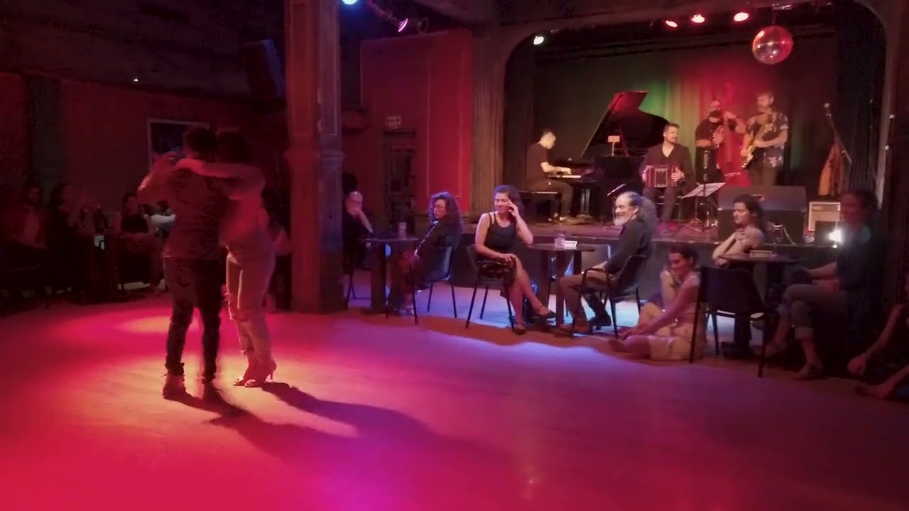 Cecilia Garcia y Serkan Gokcesu - El Cachivache Tango - Soñemos - Exhibición en La Comedia Milonga