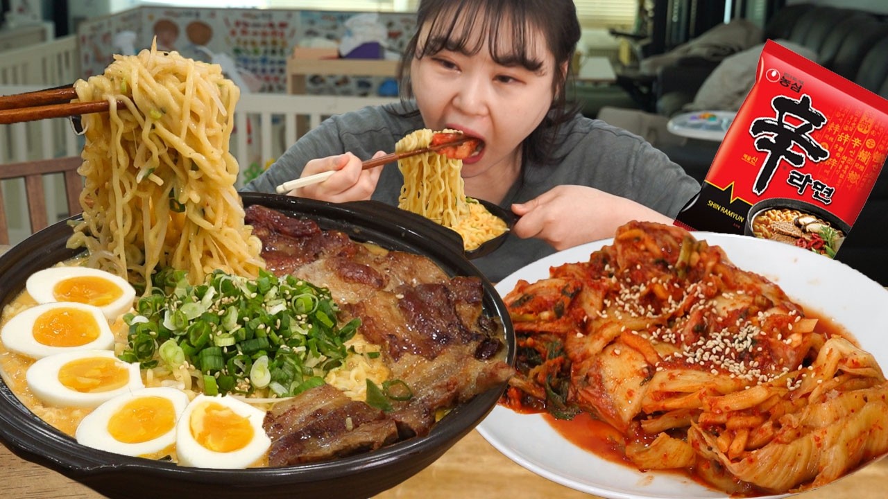 신라면으로 돈코츠라멘 만들기🍜김장김치와 꿀조합 먹방 MUKBANG