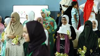 صورة الفيديو الثاني للمشاركين في مسابقة جسور الأولى لتدبر القرآن من الأطفال و الشباب و هم يستلمون هداياهم