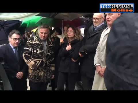 Funerali Bongusto, la folla commossa intona 'Una rotonda sul mare' - 11/11/2019