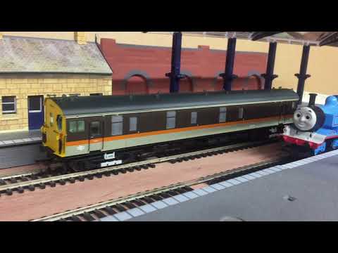 Bachmann Class 419 in BR Jaffa passes Thomas the Tank Engine in the Station