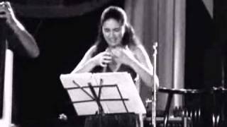 Ana Paula da Silva sings