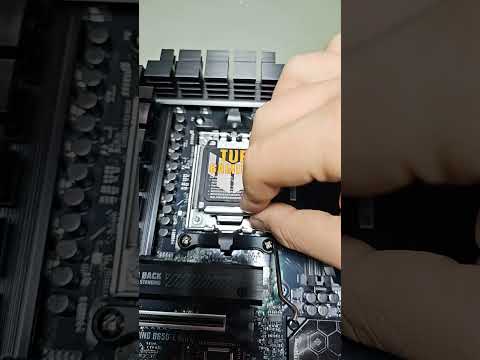 Installing AMD Ryzen 7 9800X3D in Asus TUF Gaming B650-E WIFI #asmr #gaming #amd #asus #pcmasterrace