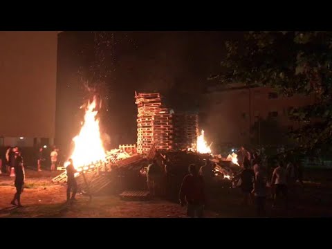 Viareggio, i ragazzi del Varignano festeggiano le Baldorie