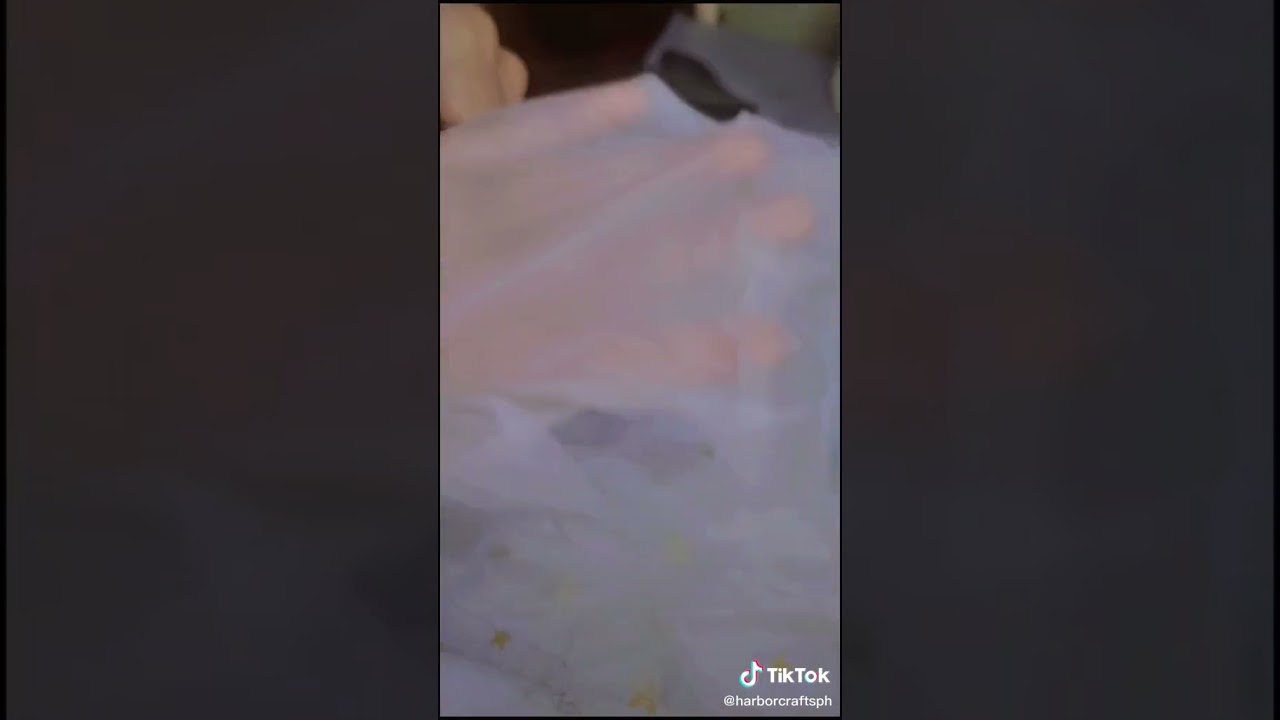 Preparing pressed Flower Resin Necklace