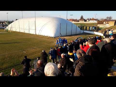 Az MTK Budapest szurkolói és játékosai a Soroksár SC ellen indítják Prosser Dániel Bálint 4-3 gólját