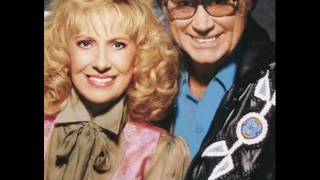 Tammy Wynette - I love you Mr Jones