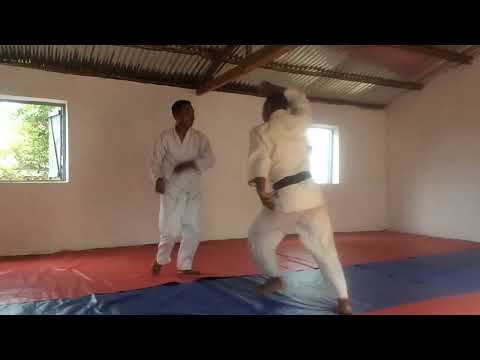 Yokomen uchi Shihonage - kotegeshi - kaiten nage