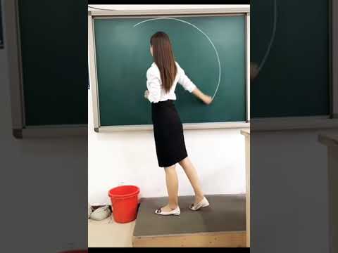 Amazing skills of a teacher! PERFECT CIRCLE In just 1 hand, no compass.