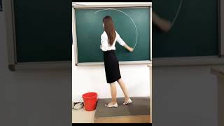 Amazing skills of a teacher! PERFECT CIRCLE In just 1 hand, no compass.