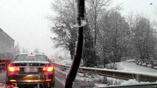 preview picture of video 'Sotto la Neve in auto il 26 - 11 - 2010, verso Rezzato - Mazzano (Brescia)'