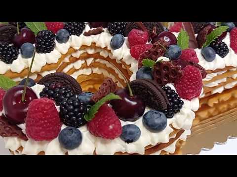 Tort " MEDOVIK" (cu miere)/cifră. Crema este din mascarpone și frișcă , umplutura - vișine.