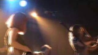 Twarres-standing still